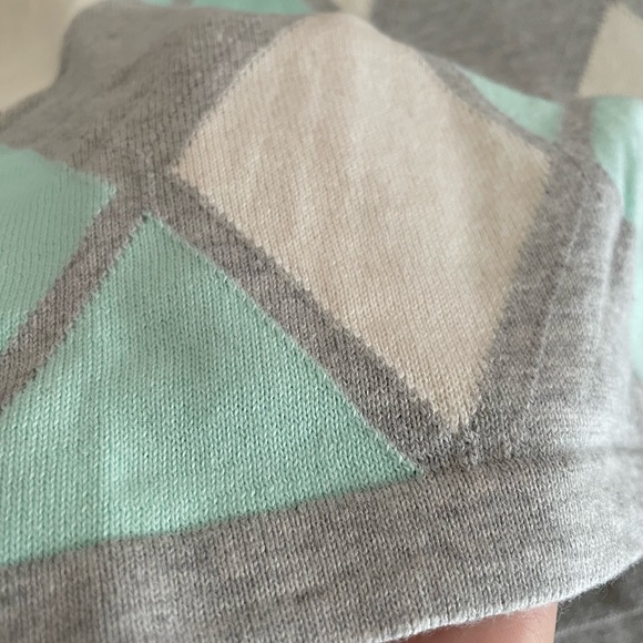 Tommy Hilfiger  V Neck Sweater size S/P - Picture 6 of 10